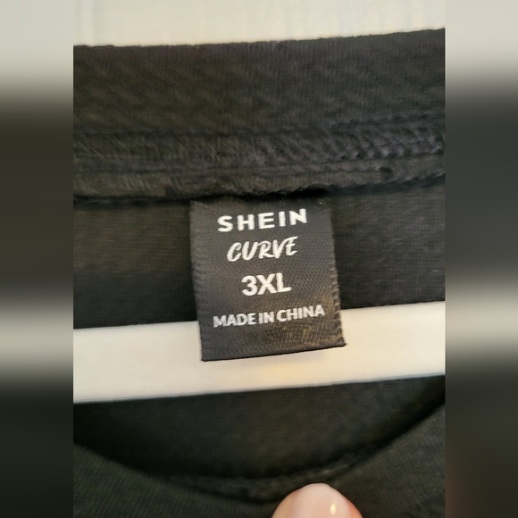 Red and Black plaid Christmas dress - Picture 5 of 7